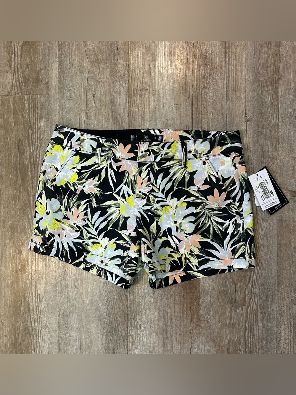Volcom Women’s Black Tropical Floral Chino Shorts SZ 25 NWT